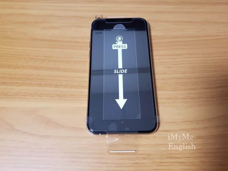 【Spigen iPhone 11 Pro 強化ガラス・液晶保護フィルム 日本旭硝子製】の写真